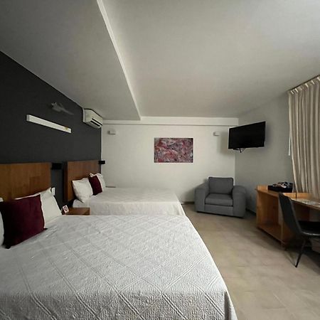 Hotel Clarum 101 Zapopan Bagian luar foto