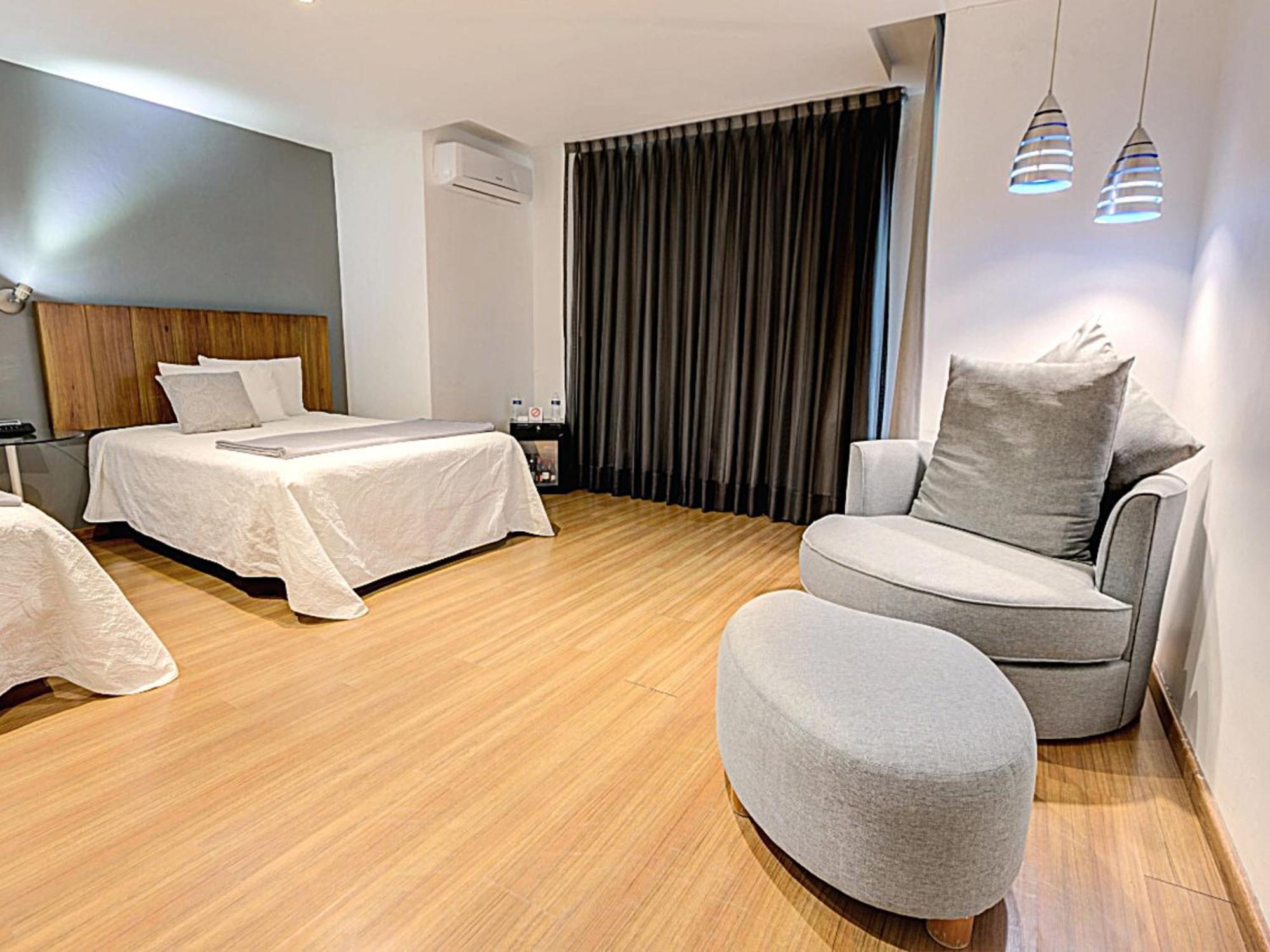 Hotel Clarum 101 Zapopan Bagian luar foto