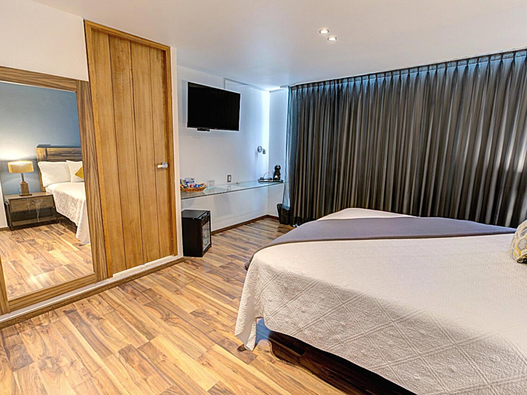 Hotel Clarum 101 Zapopan Bagian luar foto