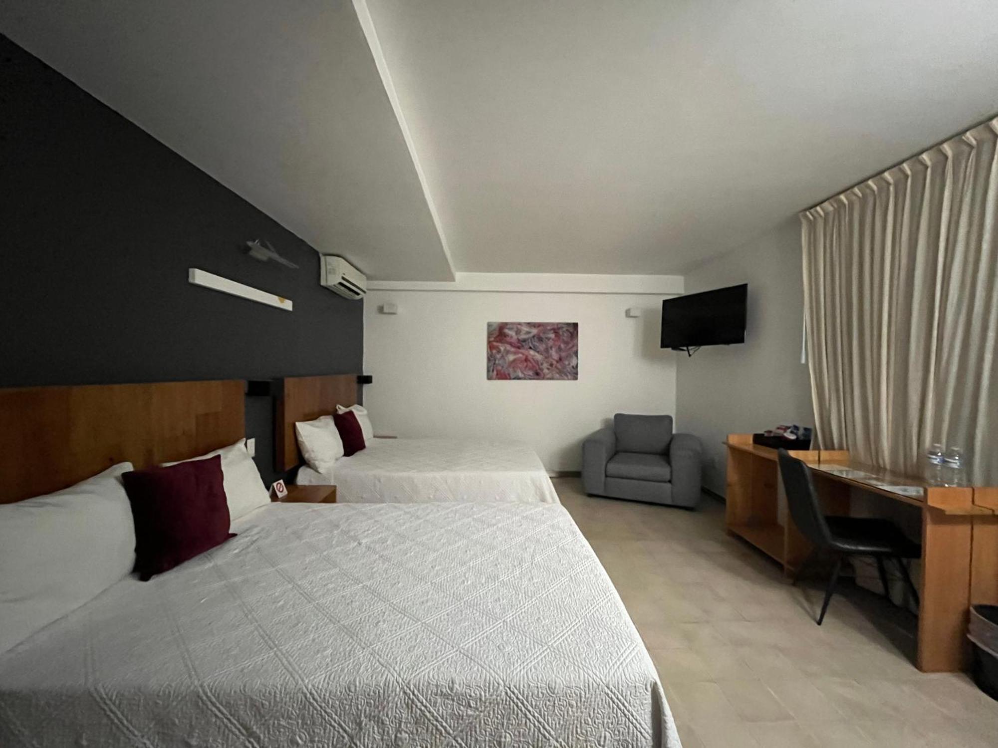 Hotel Clarum 101 Zapopan Bagian luar foto